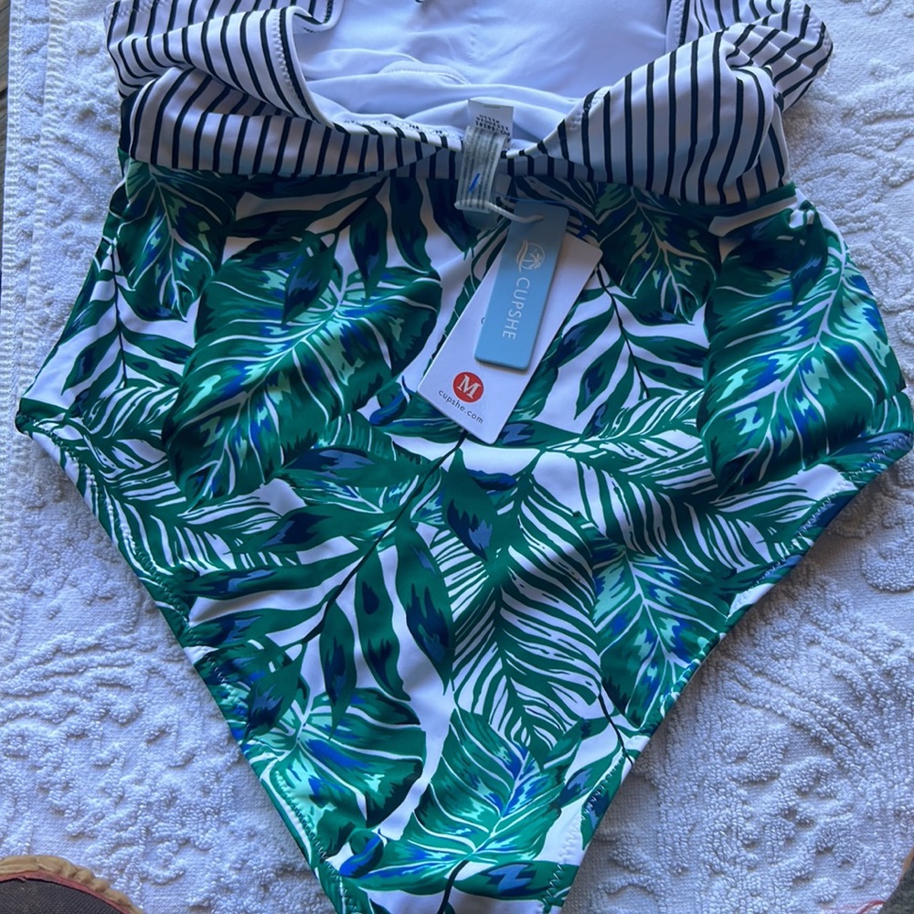 NWT Cupshe Green Leaf Print stripe high neck Swimsuit size medium - Picture 11 of 12